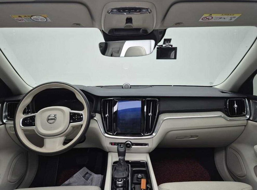 볼보 V60 2.0 T5 프로 AWD 사진 7
