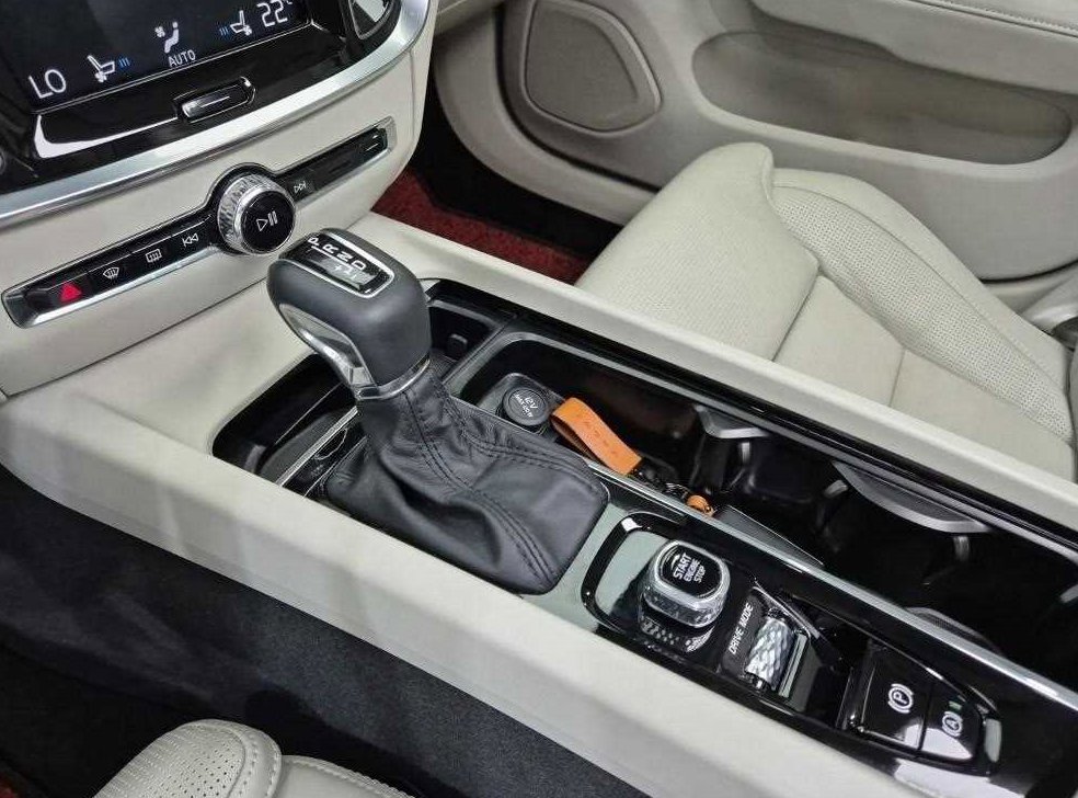 볼보 V60 2.0 T5 프로 AWD 사진 8