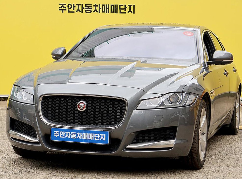 재규어 XF 2.0D 프레스티지 사진 2