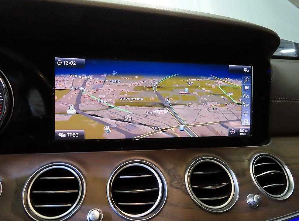 벤츠 E 클래스 E220d 4MATIC 익스클루시브 사진 12