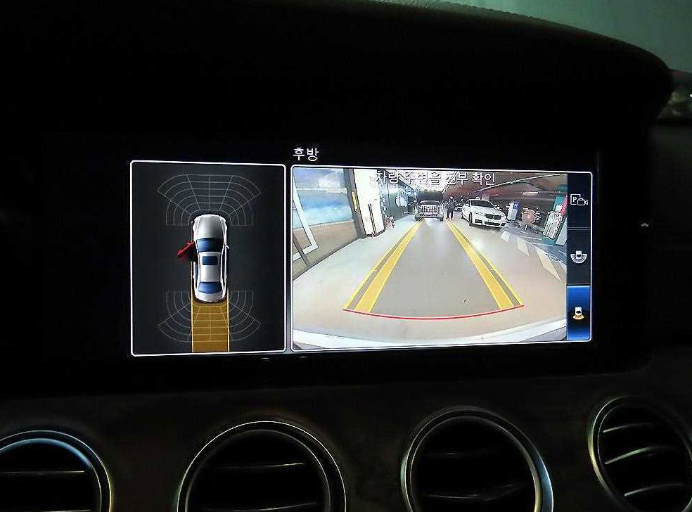 벤츠 E 클래스 E220d 4MATIC 익스클루시브 사진 13