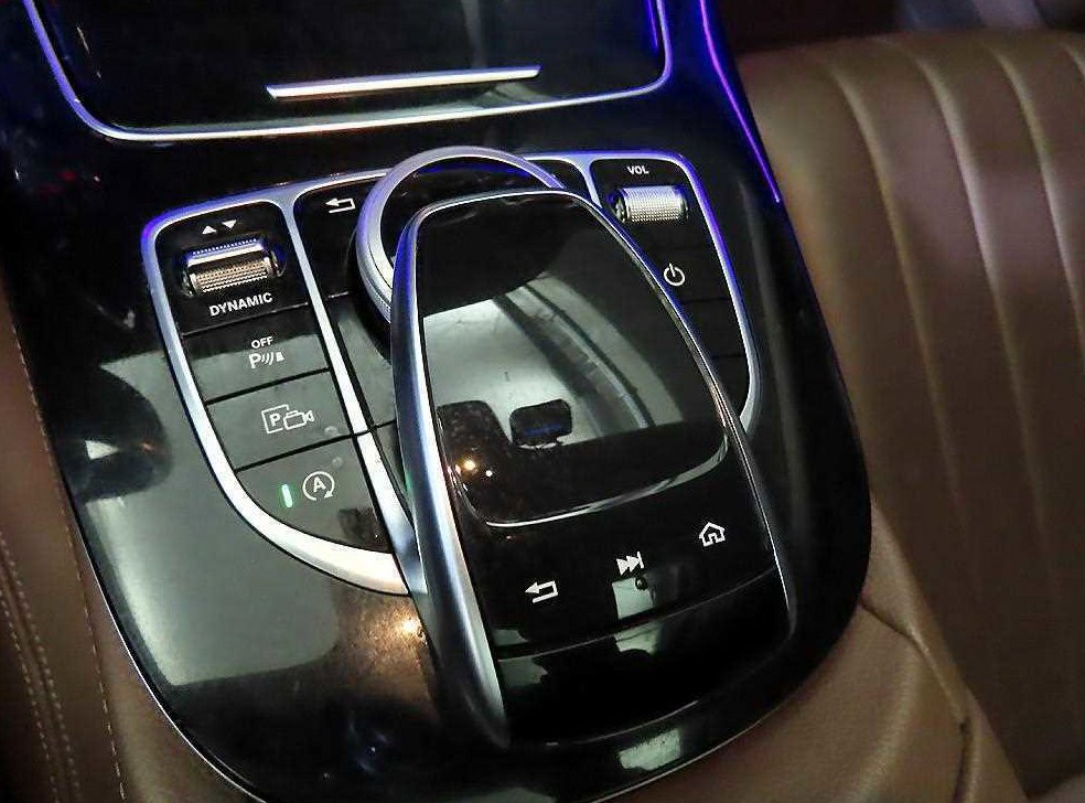 벤츠 E 클래스 E220d 4MATIC 익스클루시브 사진 15