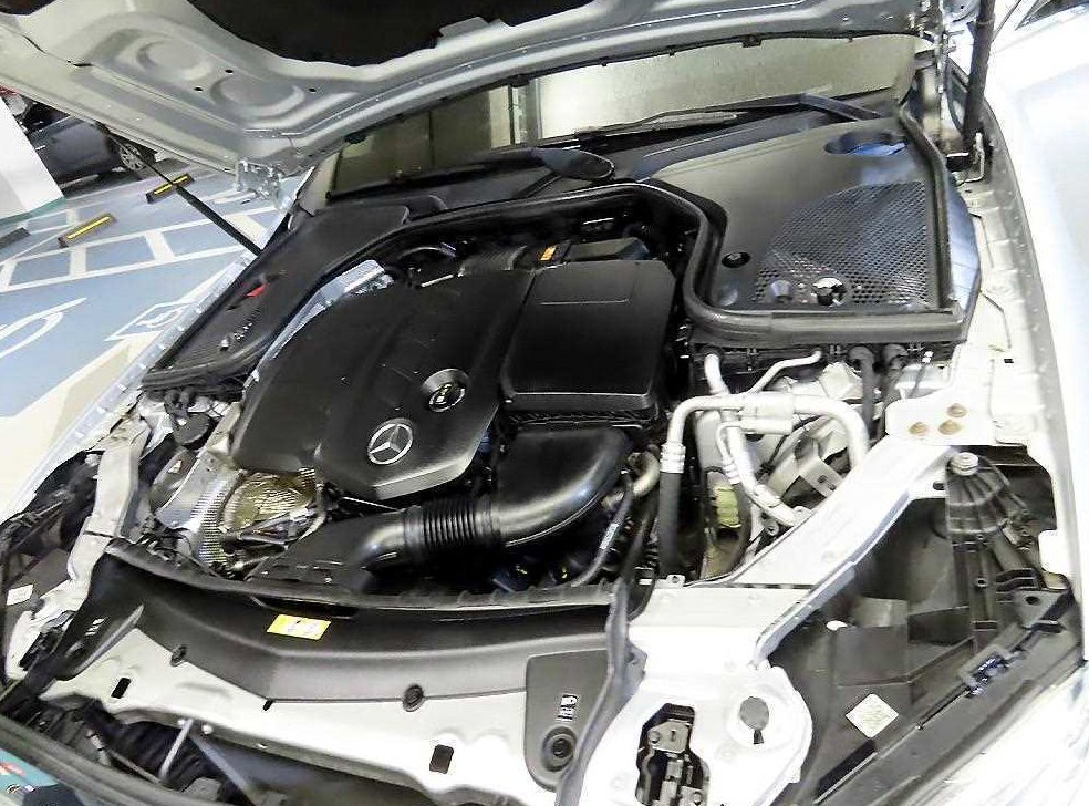 벤츠 E 클래스 E220d 4MATIC 익스클루시브 사진 18