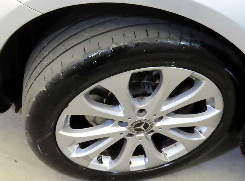 벤츠 E 클래스 E220d 4MATIC 익스클루시브 사진 19