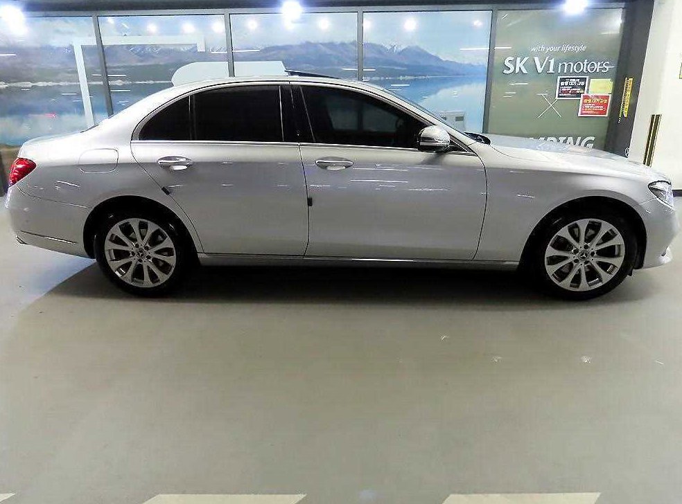 벤츠 E 클래스 E220d 4MATIC 익스클루시브 사진 20