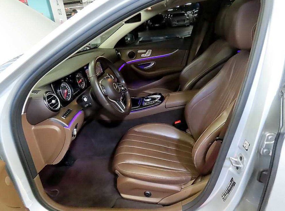 벤츠 E 클래스 E220d 4MATIC 익스클루시브 사진 5