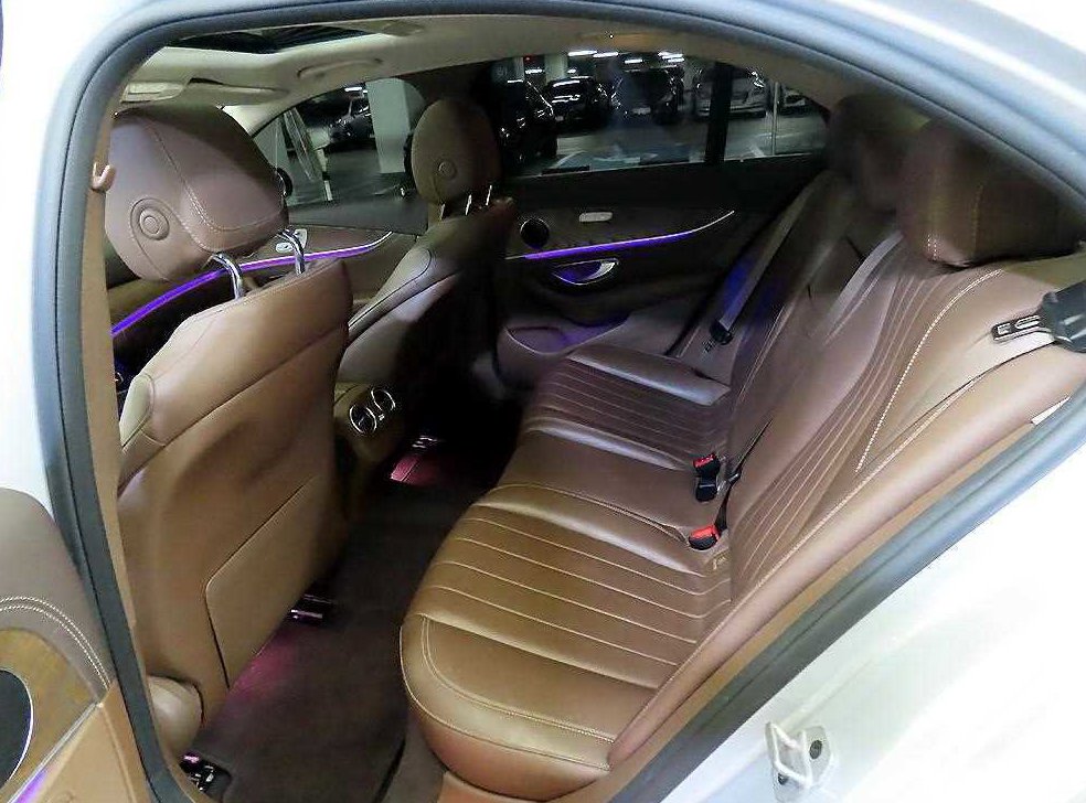 벤츠 E 클래스 E220d 4MATIC 익스클루시브 사진 6