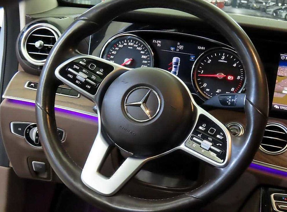 벤츠 E 클래스 E220d 4MATIC 익스클루시브 사진 7