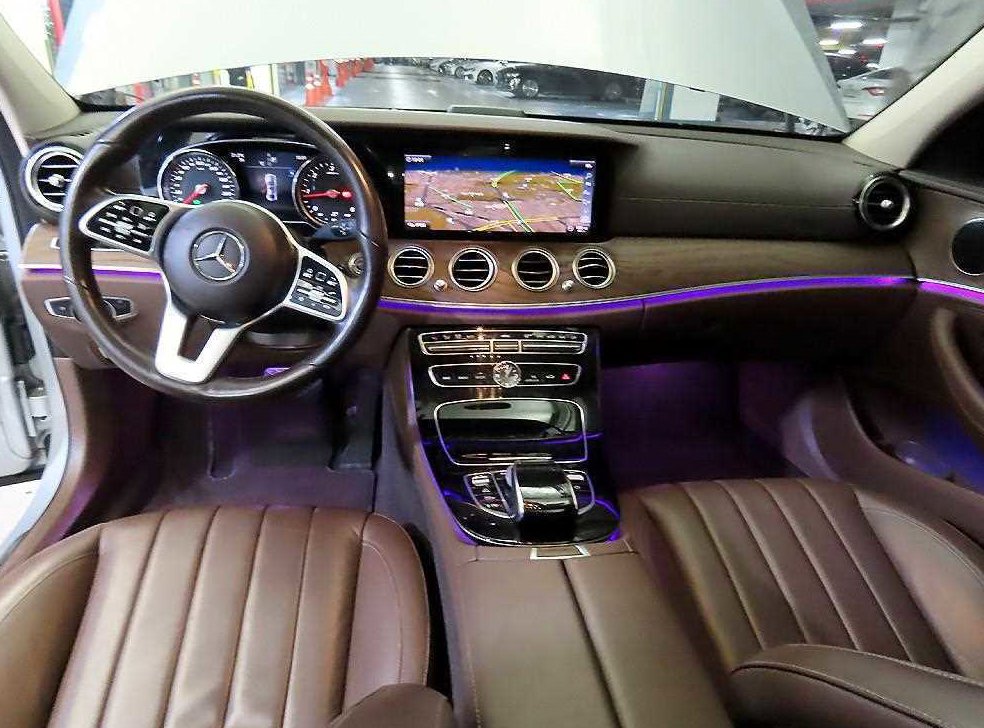 벤츠 E 클래스 E220d 4MATIC 익스클루시브 사진 9