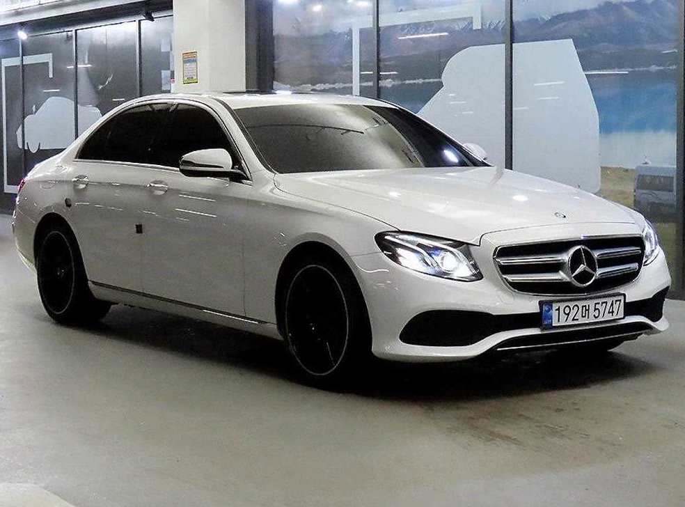 벤츠 E 클래스 E220d 아방가르드