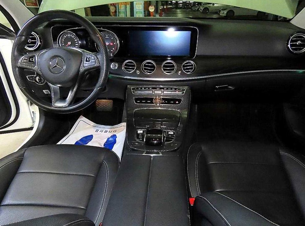 벤츠 E 클래스 E220d 아방가르드 사진 10