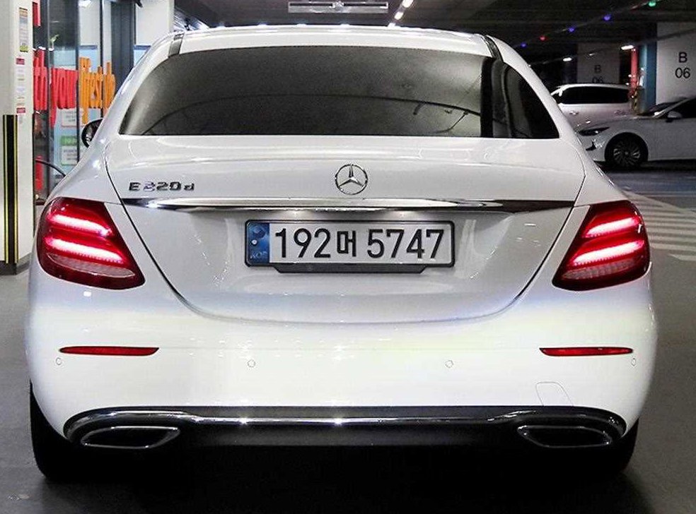 벤츠 E 클래스 E220d 아방가르드 사진 5