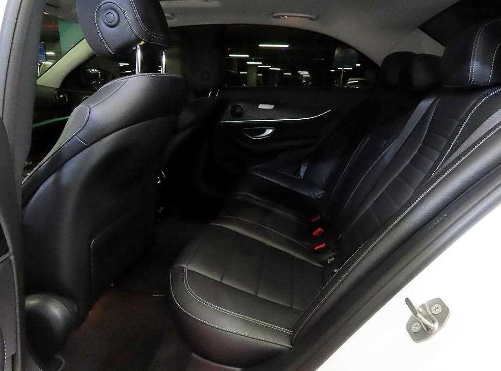 벤츠 E 클래스 E220d 아방가르드 사진 7