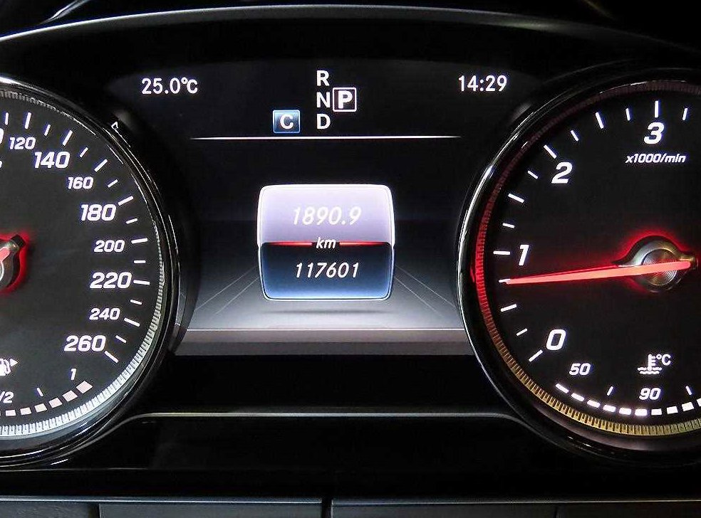 벤츠 E 클래스 E220d 아방가르드 사진 9