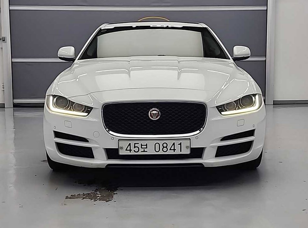 재규어 XE 2.0D 포트폴리오
