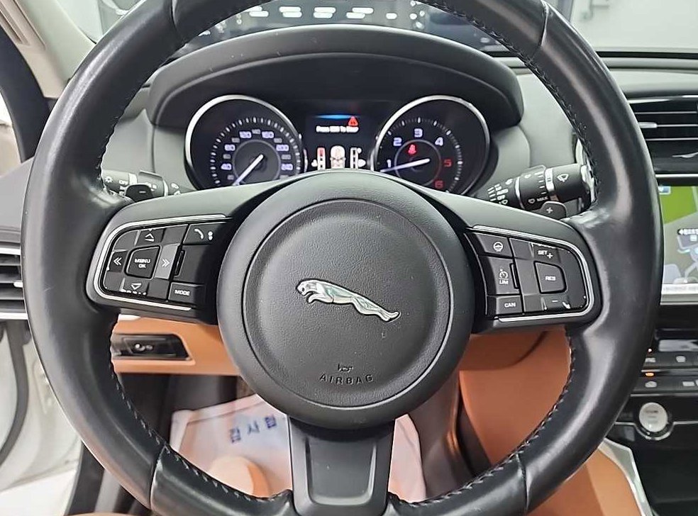 재규어 XE 2.0D 포트폴리오 사진 9