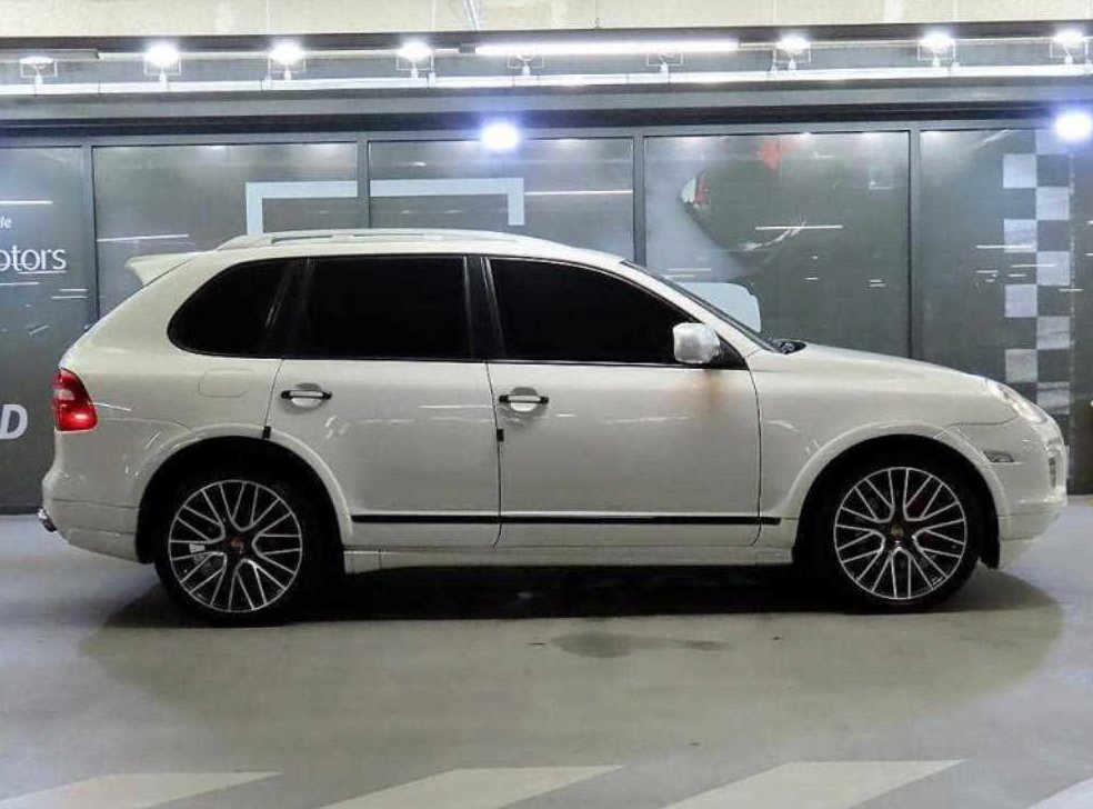 포르쉐 카이엔 4.8 GTS 사진 3