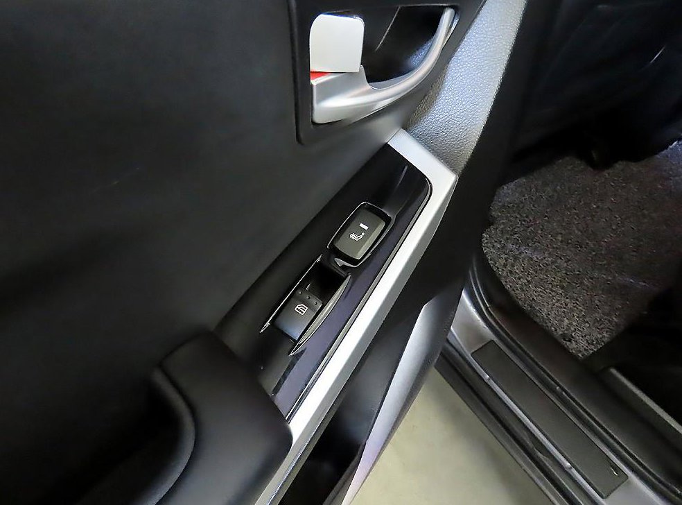 KG모빌리티(쌍용)  코란도 2WD 2.0 RX 사진 16