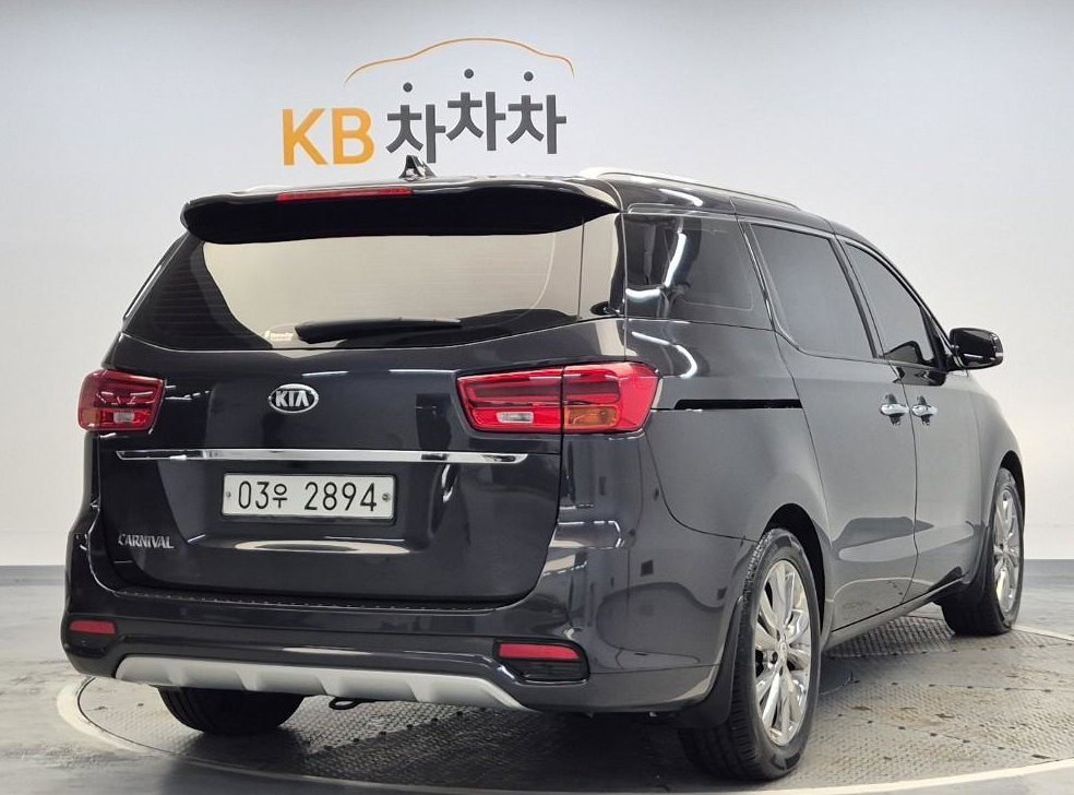 기아 카니발 디젤 9인승 프레스티지 사진 3