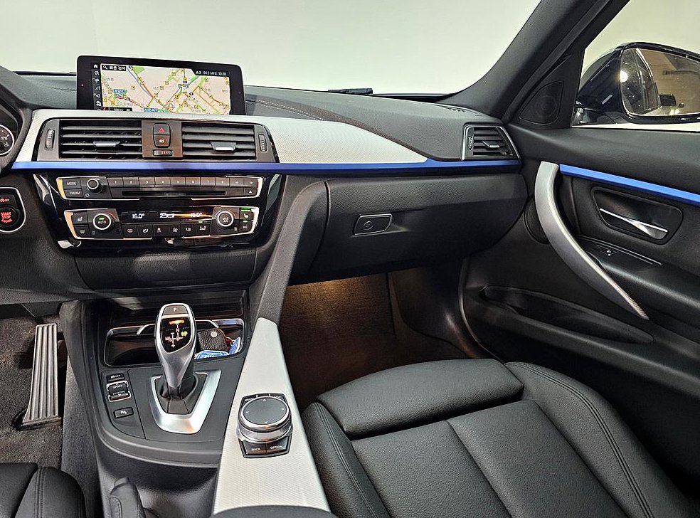BMW 3시리즈 320i M 스포츠 사진 10
