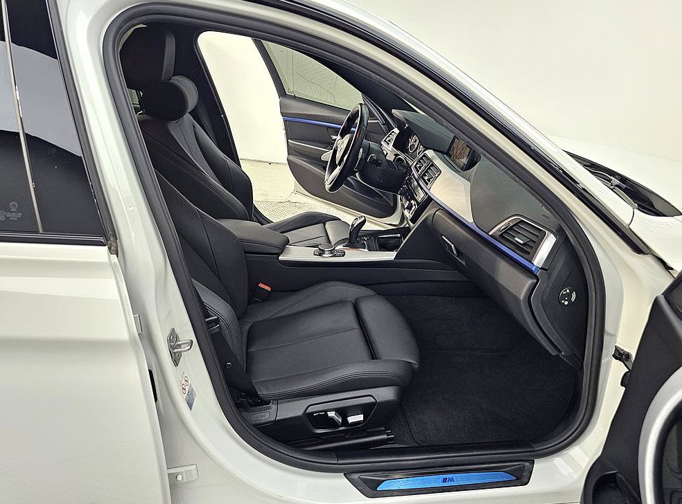 BMW 3시리즈 320i M 스포츠 사진 11