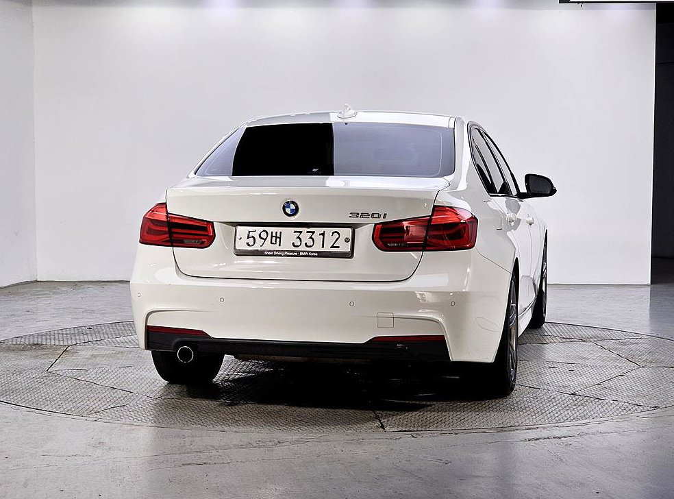 BMW 3시리즈 320i M 스포츠 사진 3