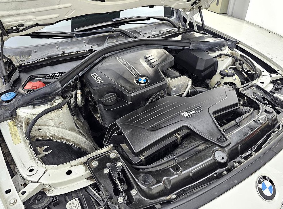 BMW 3시리즈 320i M 스포츠 사진 6