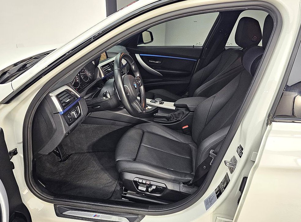 BMW 3시리즈 320i M 스포츠 사진 8