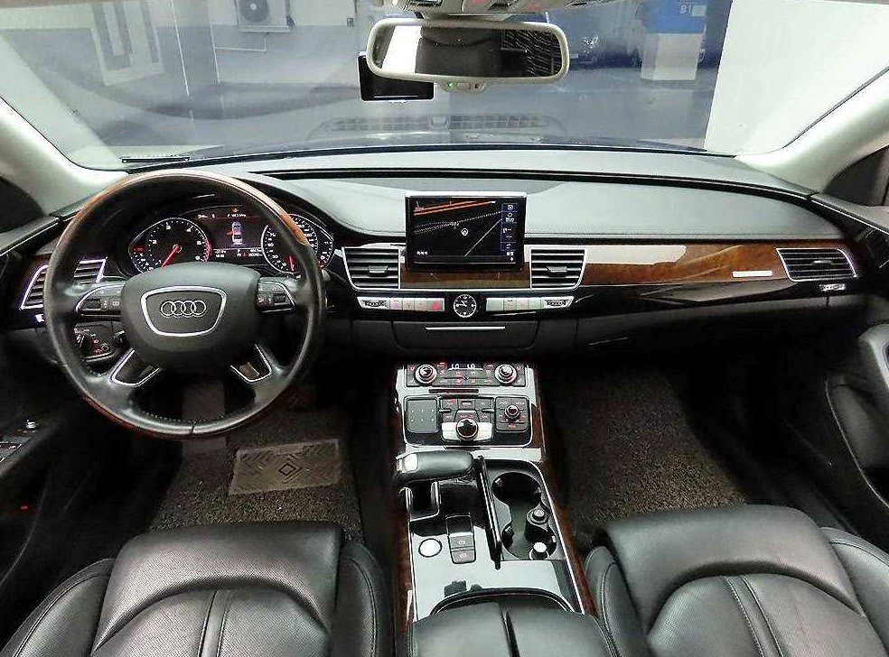 아우디 A8 3.0 TDI 콰트로 LWB 사진 8