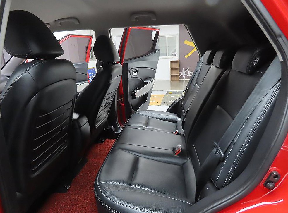 KG모빌리티(쌍용)  티볼리 디젤 2WD 1.6 LX 사진 10
