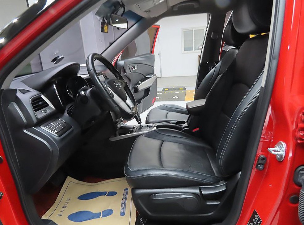 KG모빌리티(쌍용)  티볼리 디젤 2WD 1.6 LX 사진 12