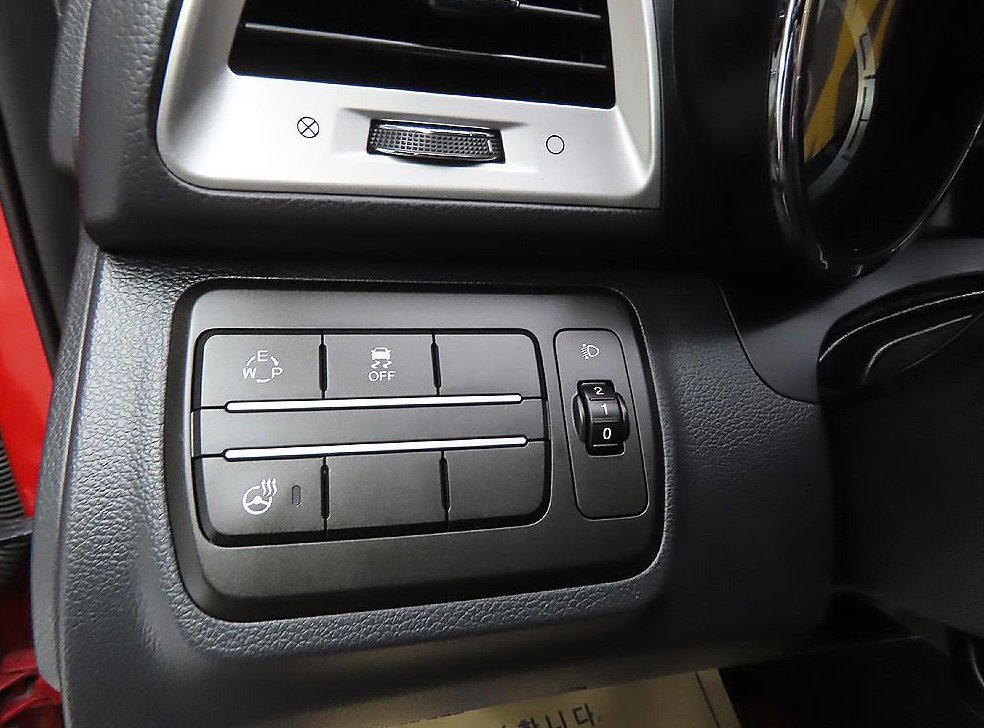 KG모빌리티(쌍용)  티볼리 디젤 2WD 1.6 LX 사진 13