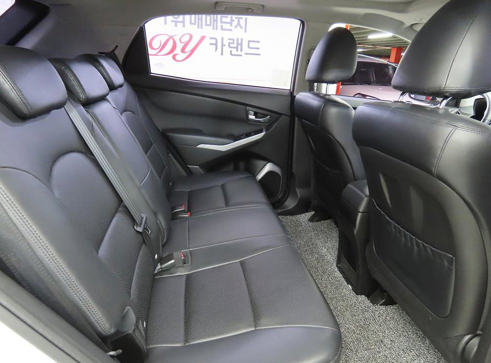 KG모빌리티(쌍용)  코란도 2WD 2.0 어드벤처 사진 6