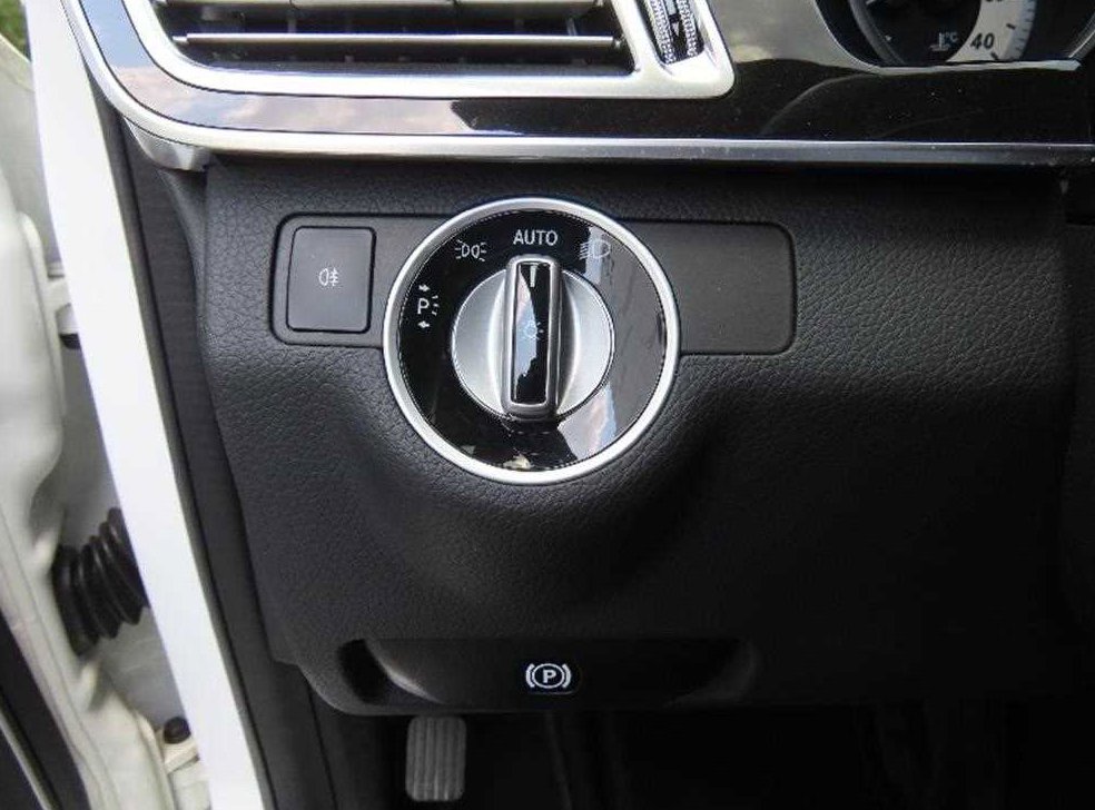 벤츠 E 클래스 E300 4MATIC 아방가르드 사진 11