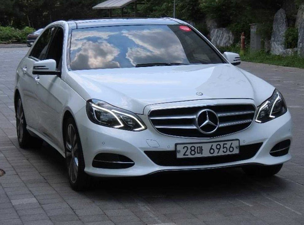 벤츠 E 클래스 E300 4MATIC 아방가르드 사진 2