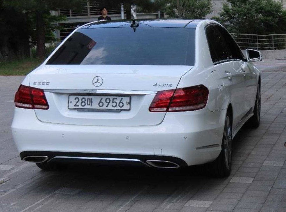 벤츠 E 클래스 E300 4MATIC 아방가르드 사진 3
