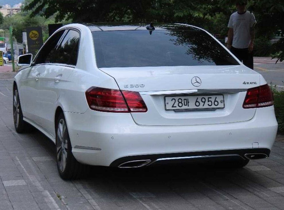 벤츠 E 클래스 E300 4MATIC 아방가르드 사진 4