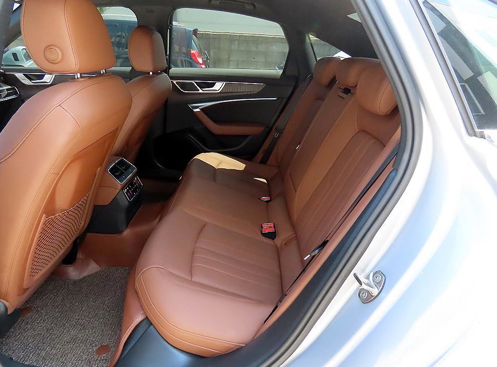 아우디 A6 45 TFSI 사진 6