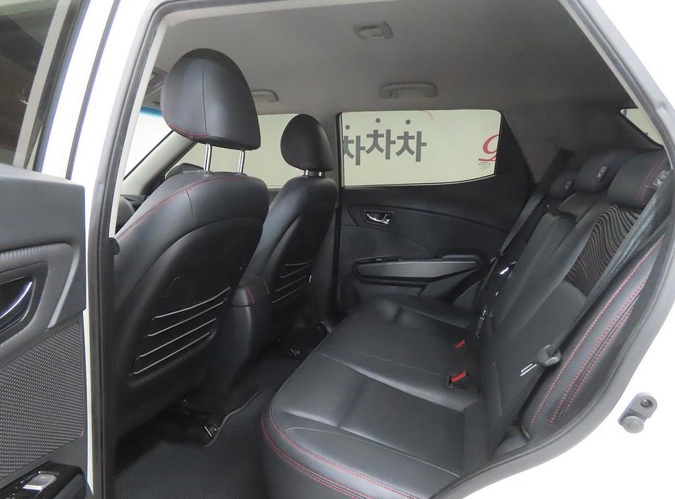 KG모빌리티(쌍용)  티볼리 2WD 디젤 1.6 IX 사진 6