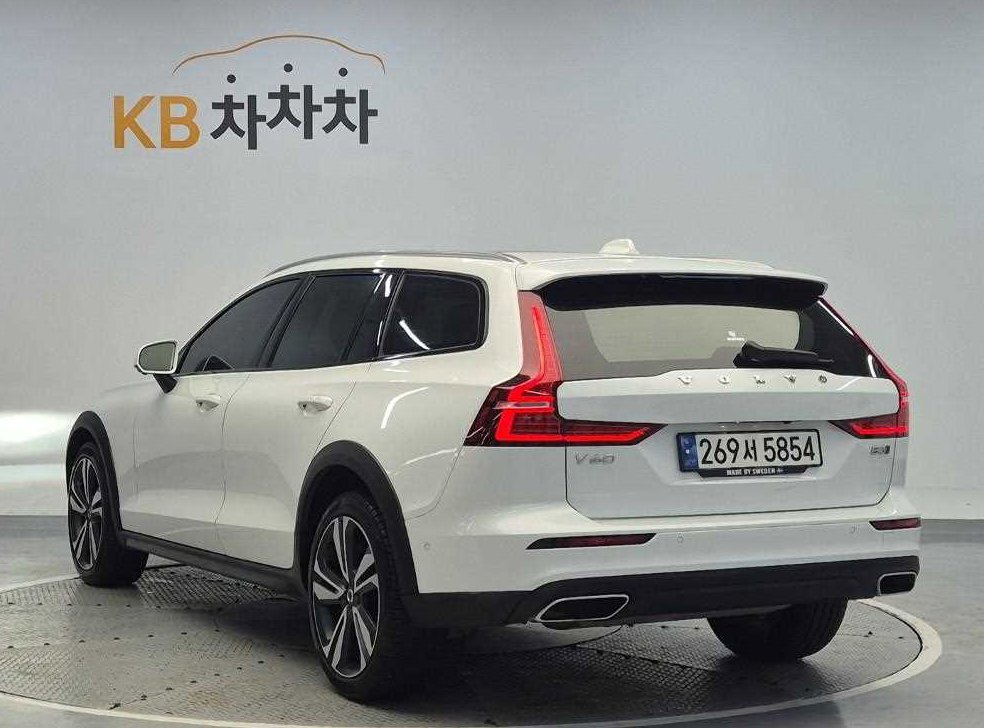 볼보 V60 2.0 B5 프로 AWD 사진 2