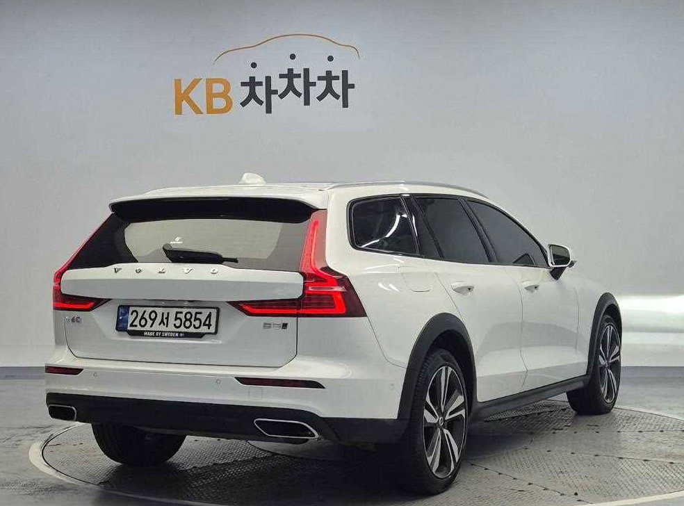 볼보 V60 2.0 B5 프로 AWD 사진 3