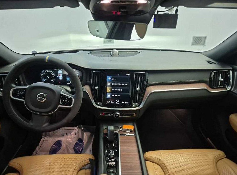 볼보 V60 2.0 B5 프로 AWD 사진 7
