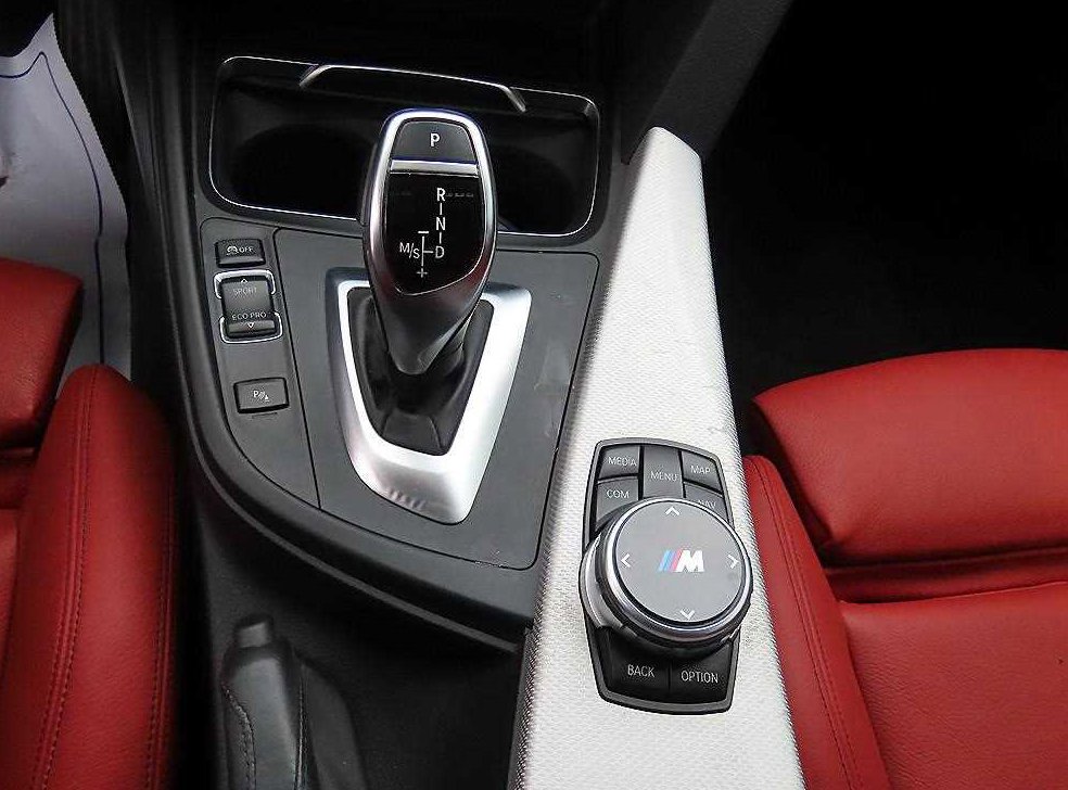 BMW 3시리즈 330i M 스포츠 사진 11