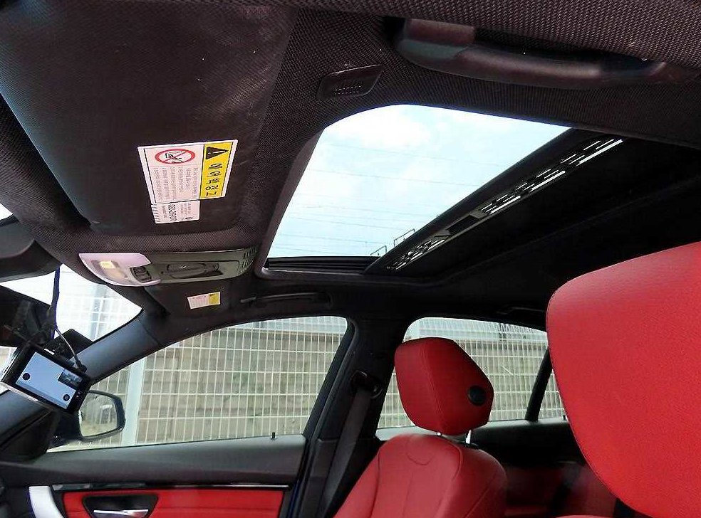 BMW 3시리즈 330i M 스포츠 사진 18