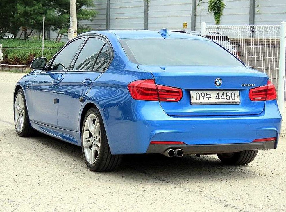 BMW 3시리즈 330i M 스포츠 사진 3