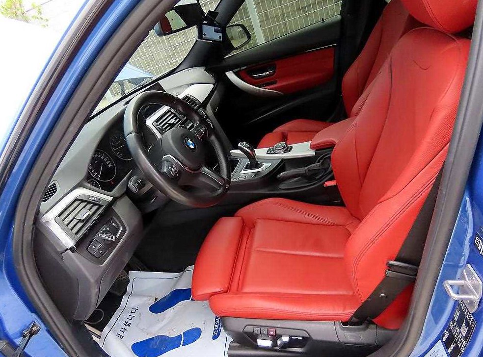 BMW 3시리즈 330i M 스포츠 사진 5