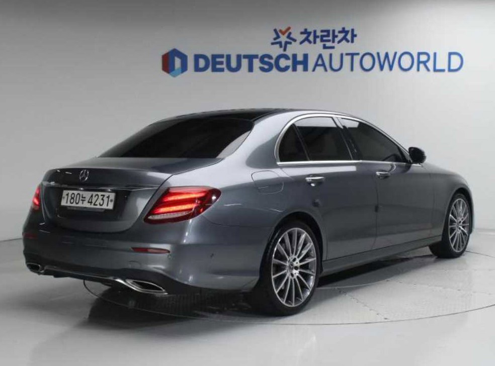 벤츠 E 클래스 E350 4MATIC AMG LINE 사진 3