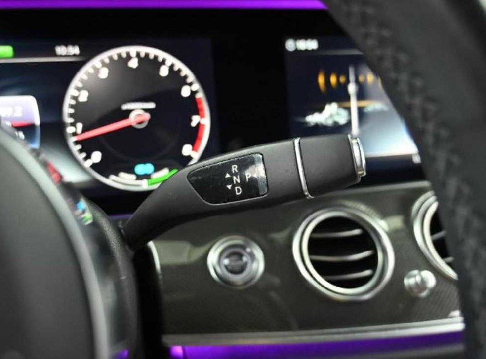 벤츠 E 클래스 E350 4MATIC AMG LINE 사진 9