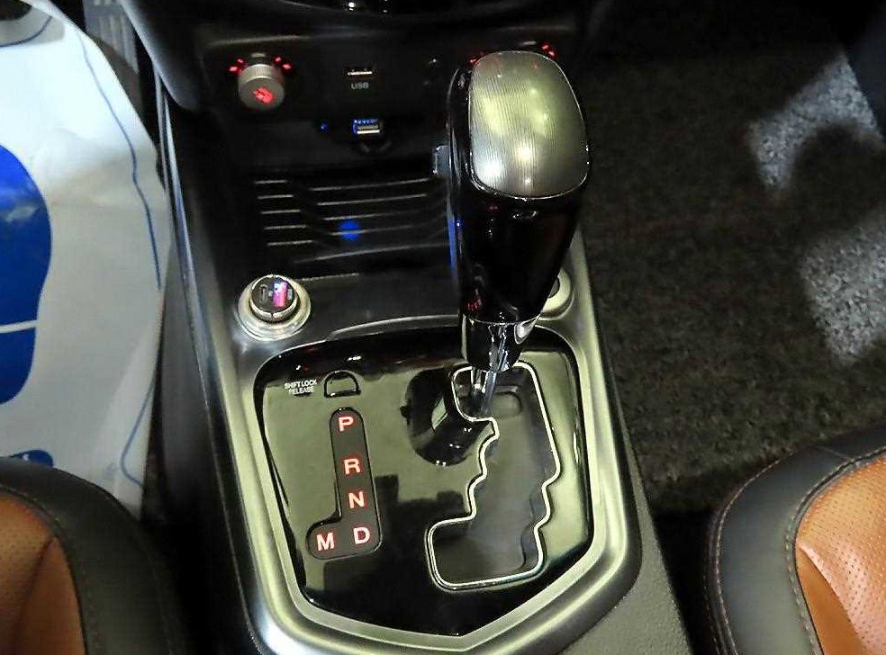 KG모빌리티(쌍용)  티볼리 2WD 가솔린 VX 사진 12