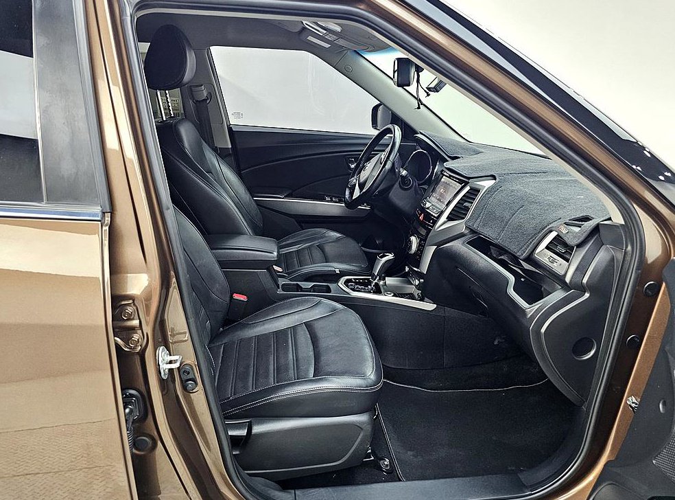 KG모빌리티(쌍용)  티볼리 가솔린 2WD 1.6 LX 사진 11